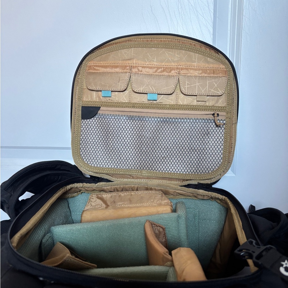 Evoc 18l Camera Backpack - Black - image 5